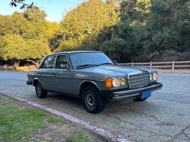 Mercedes-benz-300d-1983-Blue-13