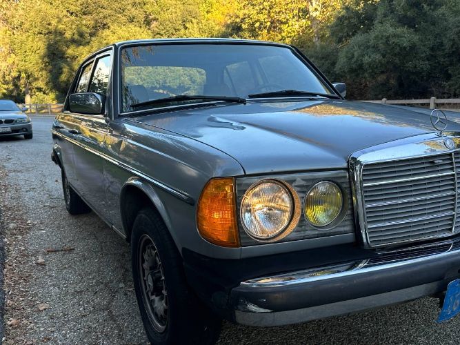 Mercedes-benz-300d-1983-Blue-14
