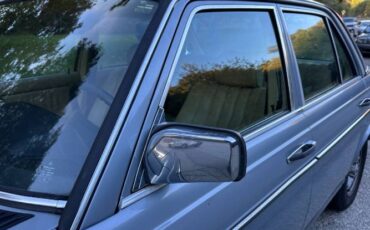 Mercedes-benz-300d-1983-Blue-17