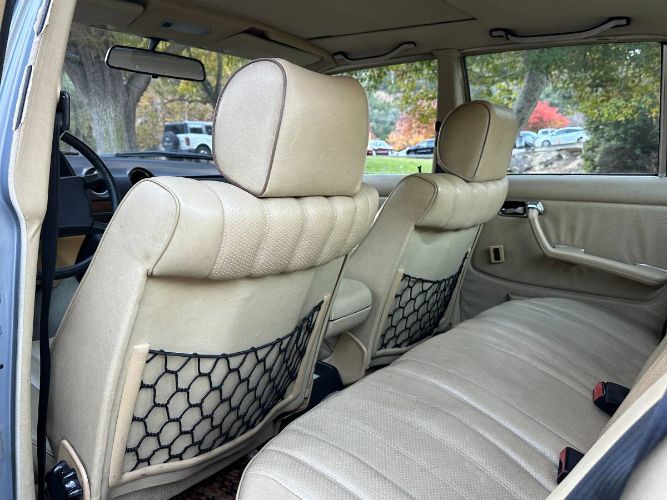 Mercedes-benz-300d-1983-Blue-18