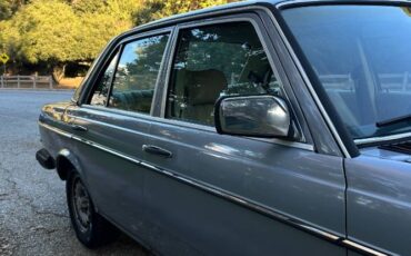 Mercedes-benz-300d-1983-Blue-23