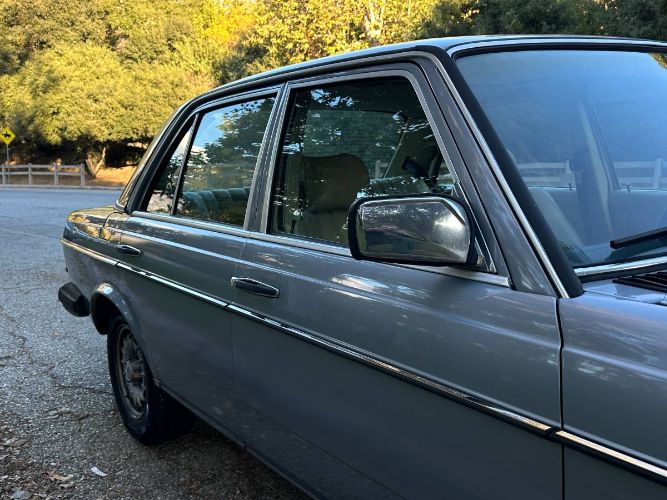 Mercedes-benz-300d-1983-Blue-23