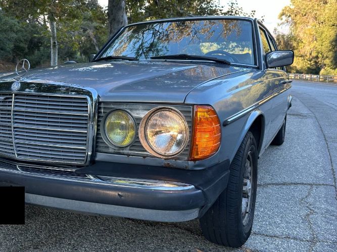 Mercedes-benz-300d-1983-Blue