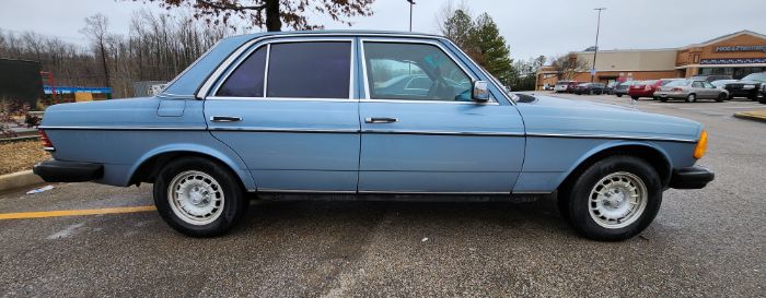 Mercedes-benz-300d-1985-11