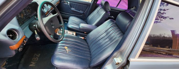 Mercedes-benz-300d-1985-14