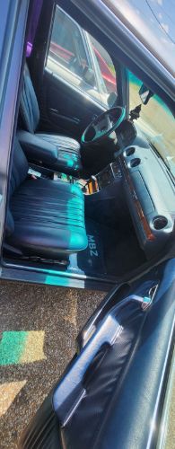 Mercedes-benz-300d-1985-17