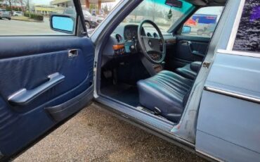 Mercedes-benz-300d-1985-18