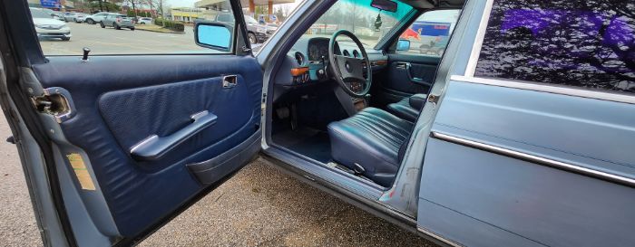 Mercedes-benz-300d-1985-18