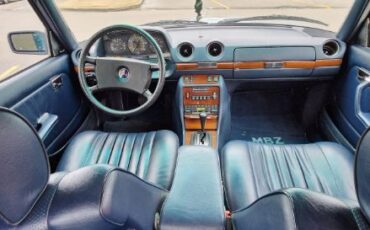 Mercedes-benz-300d-1985-20
