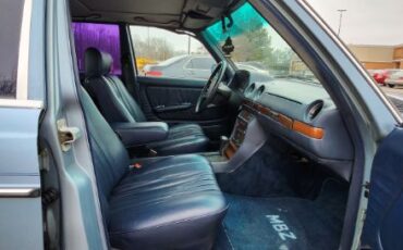 Mercedes-benz-300d-1985-23