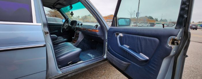 Mercedes-benz-300d-1985-24