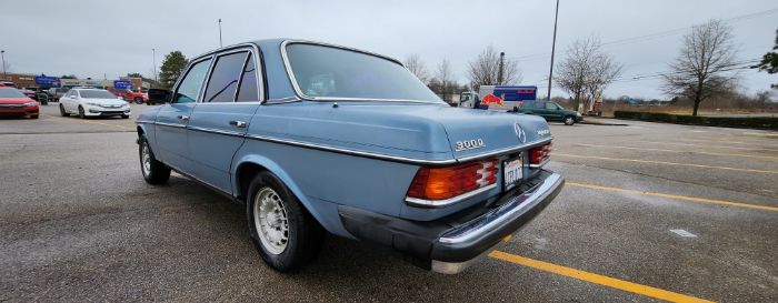 Mercedes-benz-300d-1985-5