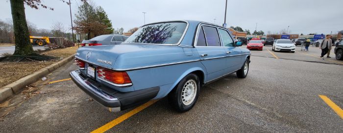 Mercedes-benz-300d-1985-6