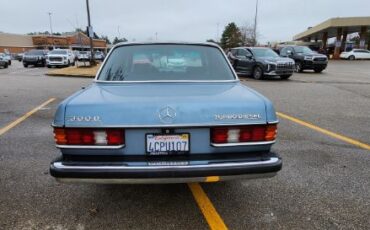 Mercedes-benz-300d-1985-7