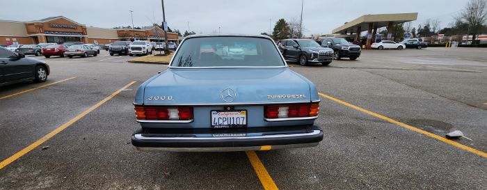 Mercedes-benz-300d-1985-7
