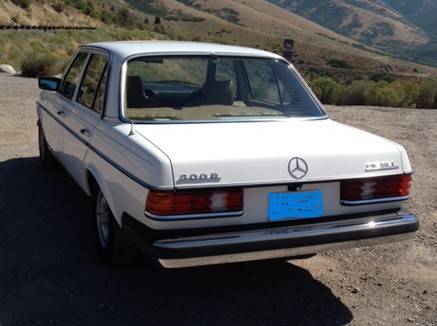 Mercedes-benz-300d-diesel-1980-white-3