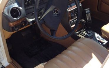 Mercedes-benz-300d-diesel-1980-white-4