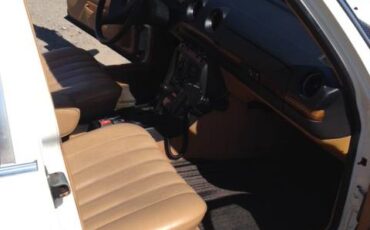 Mercedes-benz-300d-diesel-1980-white-5