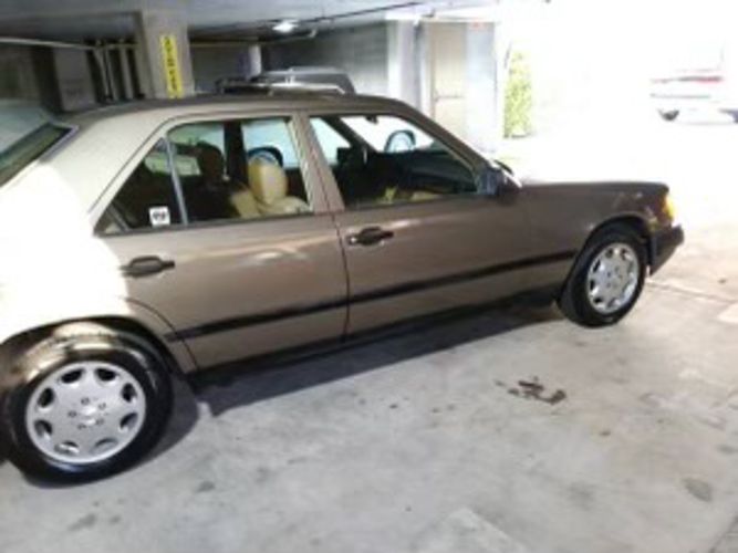 Mercedes-benz-300e-1988