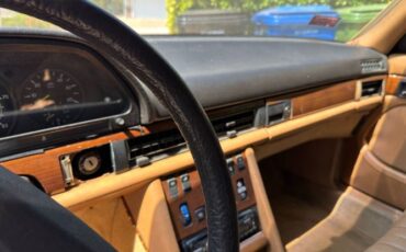 Mercedes-benz-300sd-1981-Yellow-10