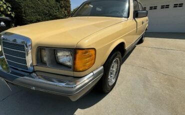 Mercedes-benz-300sd-1981-Yellow-11