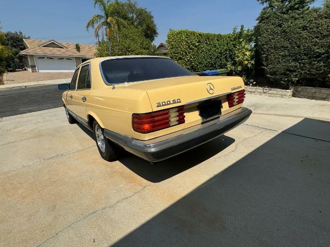 Mercedes-benz-300sd-1981-Yellow-12