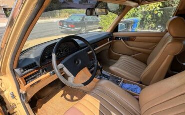 Mercedes-benz-300sd-1981-Yellow-14