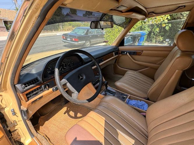 Mercedes-benz-300sd-1981-Yellow-14