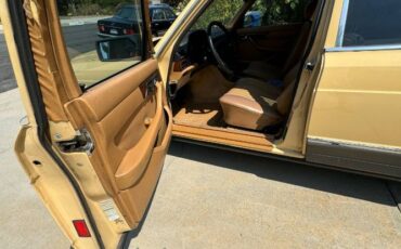 Mercedes-benz-300sd-1981-Yellow-15