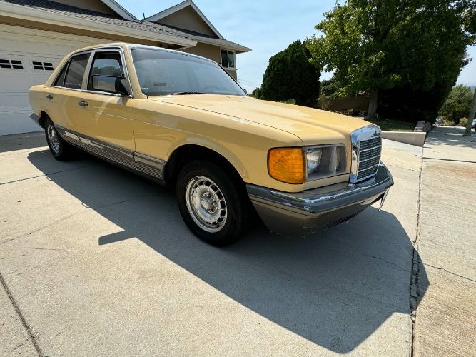 Mercedes-benz-300sd-1981-Yellow-16