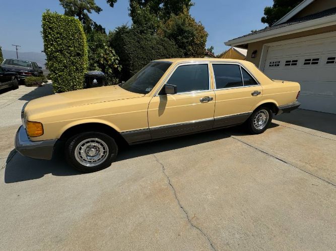 Mercedes-benz-300sd-1981-Yellow-17