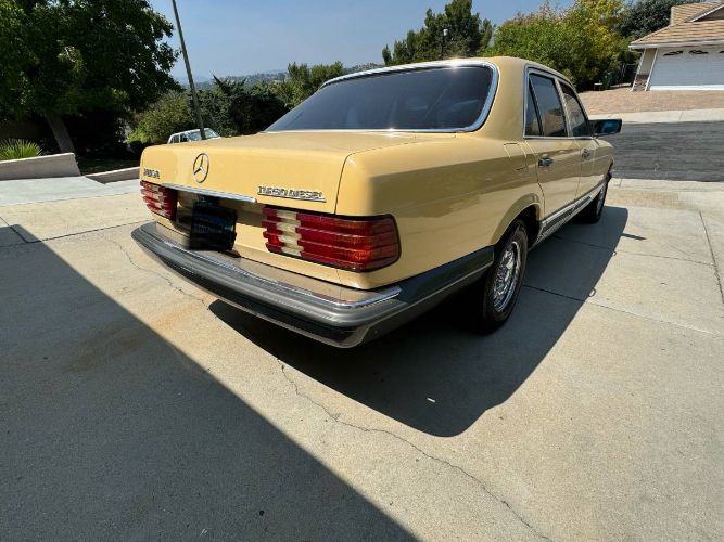 Mercedes-benz-300sd-1981-Yellow-19