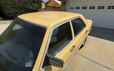 Mercedes-benz-300sd-1981-Yellow-2