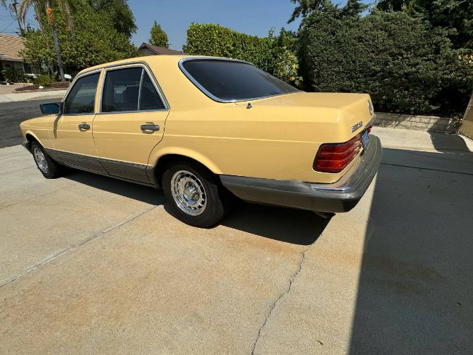 Mercedes-benz-300sd-1981-Yellow-20