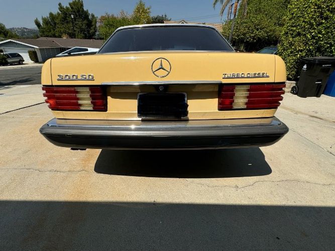 Mercedes-benz-300sd-1981-Yellow-21