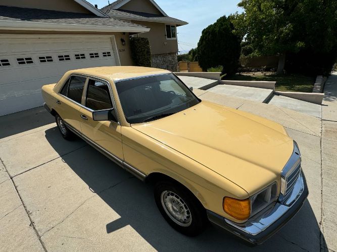 Mercedes-benz-300sd-1981-Yellow-3