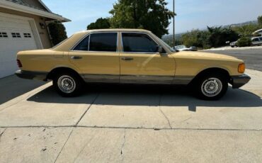 Mercedes-benz-300sd-1981-Yellow-4