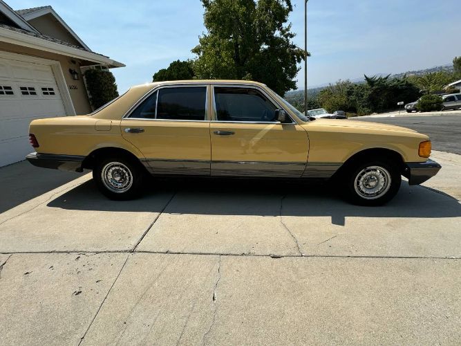 Mercedes-benz-300sd-1981-Yellow-4