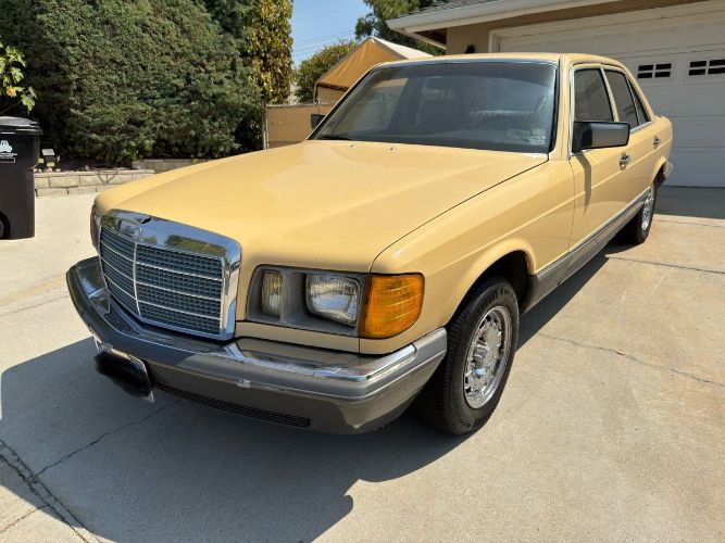 Mercedes-benz-300sd-1981-Yellow-9