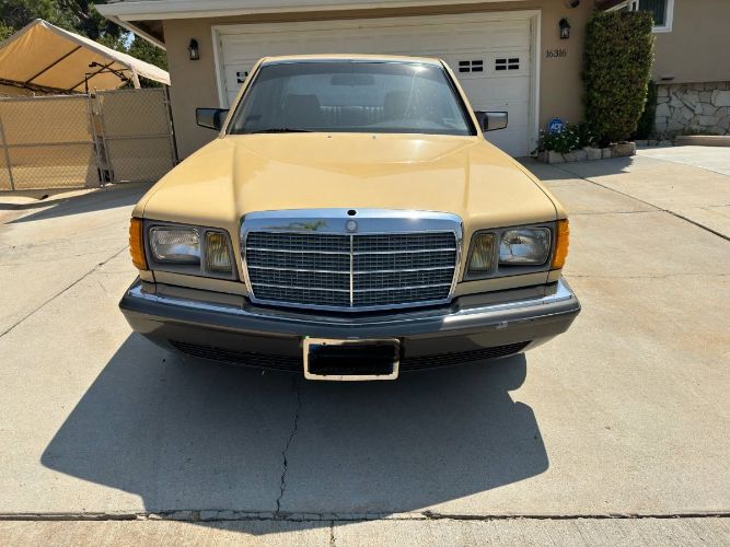 Mercedes-benz-300sd-1981-Yellow