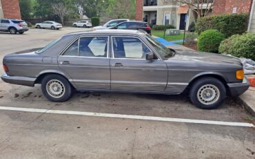 Mercedes-benz-300sd-1983-Gray-Burgundy-1