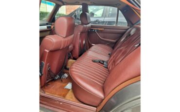 Mercedes-benz-300sd-1983-Gray-Burgundy-3
