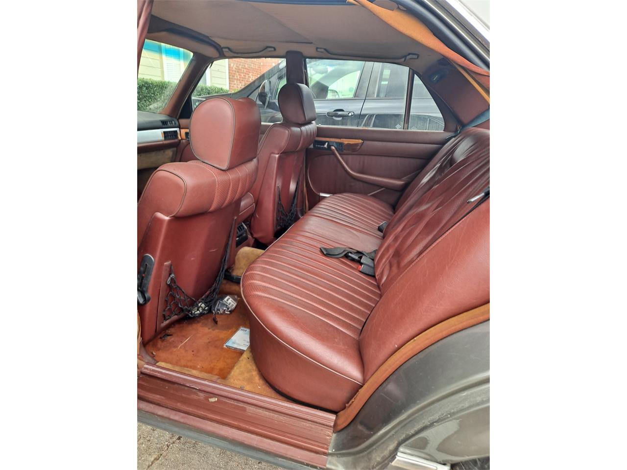 Mercedes-benz-300sd-1983-Gray-Burgundy-3