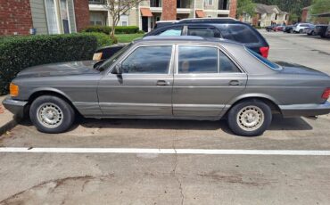 Mercedes-benz-300sd-1983-Gray-Burgundy-4