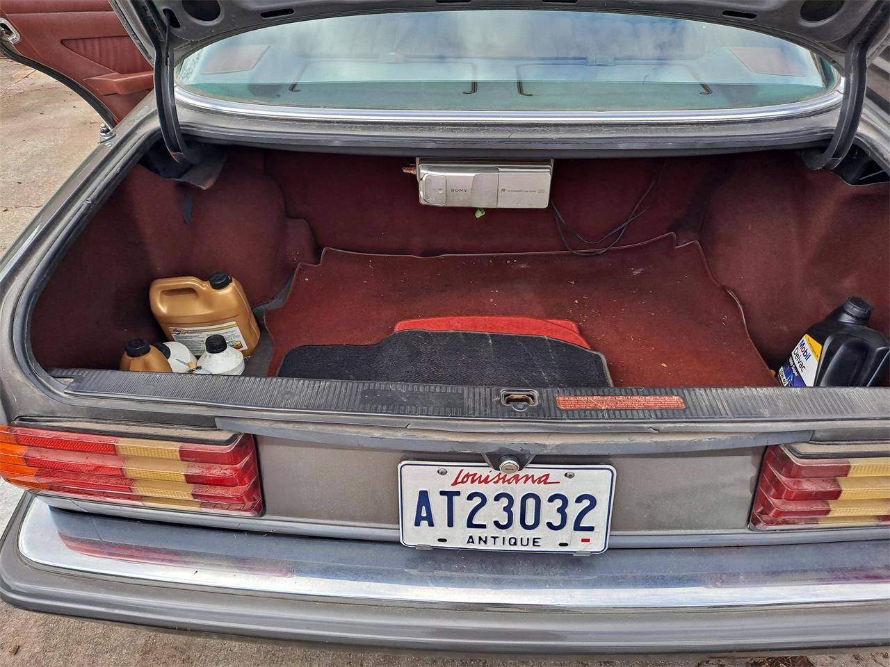 Mercedes-benz-300sd-1983-Gray-Burgundy-5