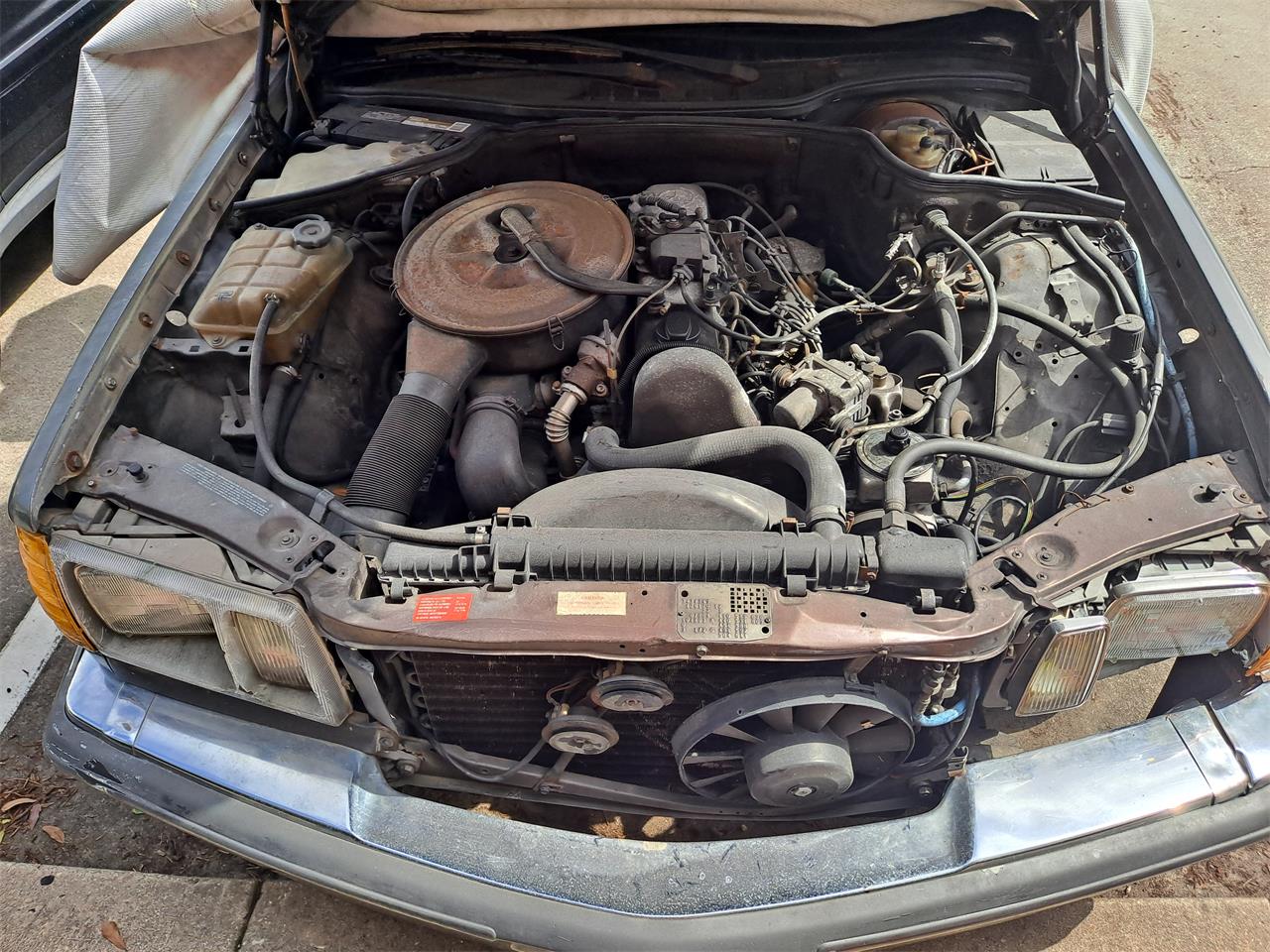 Mercedes-benz-300sd-1983-Gray-Burgundy-8