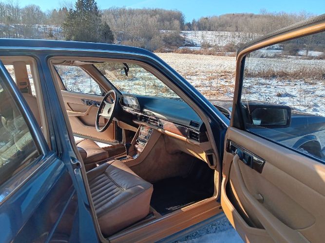 Mercedes-benz-300sd-1983-Lapis-Blue-3