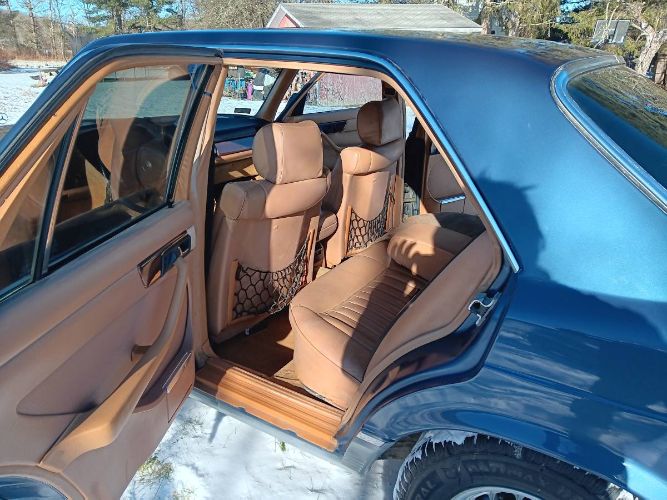 Mercedes-benz-300sd-1983-Lapis-Blue-5