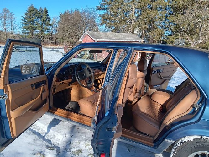 Mercedes-benz-300sd-1983-Lapis-Blue-6