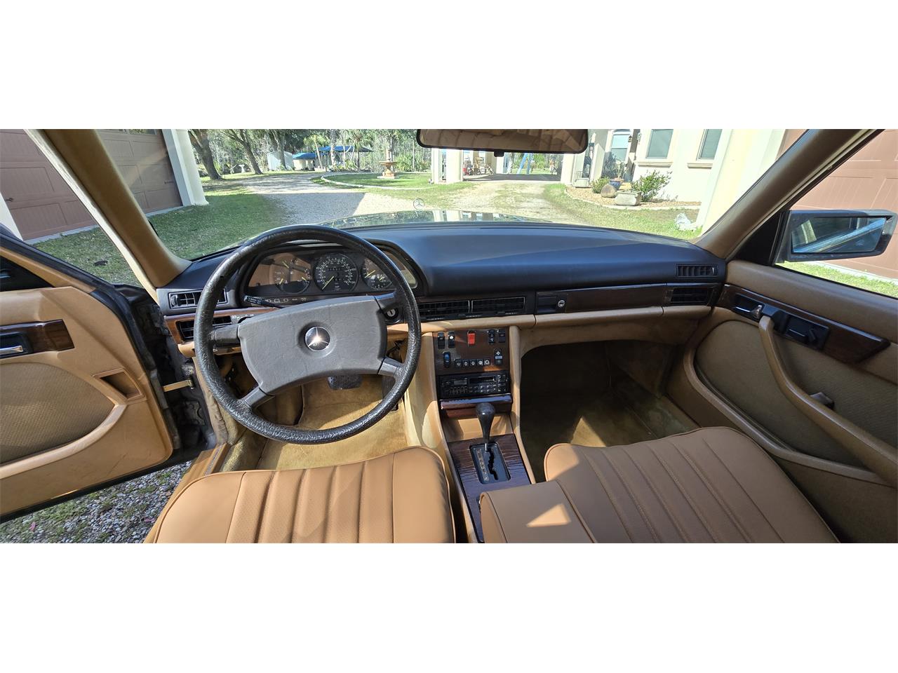 Mercedes-benz-300sd-1983-gray-Tan-10